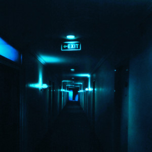 gate 34b [9:02pm] by veilpath