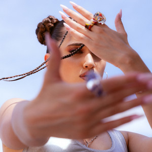 Liza Kenia - Keep Burning