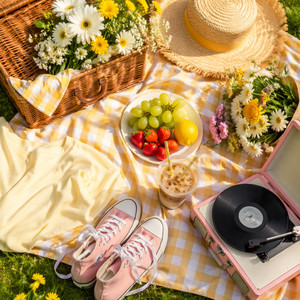Sunshine Picnic by SOLAMARI