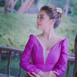 Alexandra Bounxouei - ປະເທດລາວສວຍງາມແທ້ໆ (Pathed Lao Suay Ngam Thae)