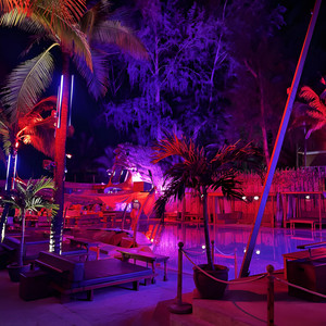 Con la Dos Caras by anomaly