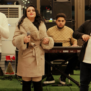 Regina de la Bacau - Stau seara si te astept