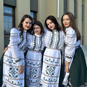 Dalda çiçek by Kolay Sesleri