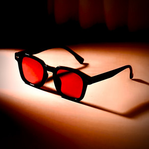 Red Dimmed Glasses by Rhéyio