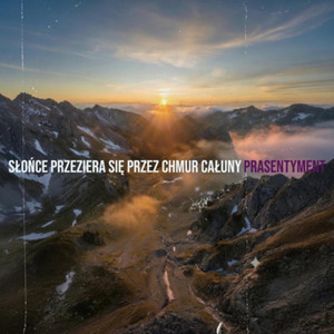 Słońce przeziera się przez chmur całuny by PRASENTYMENT