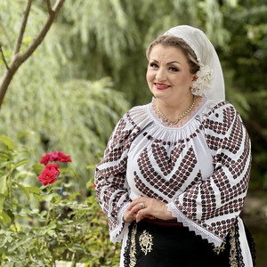 Mariana Gantu Official - Doua Fete Mama Are Si Un Baiat