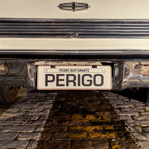 Perigo by Pedro Bustamante
