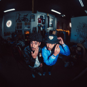 Cara B — Hermanos Visi