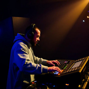 Dj zhar - I Will Feed Her