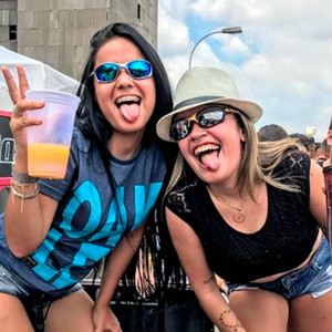 mc souza - O Pessoal Que Fala Que Eu Vivo Bebendo Pq Vocês Não Fala Que Eu Vivo Trabalhando