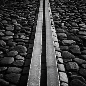 caminos de piedras negras by Biury