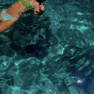 Bibi - CON LOS OJOS CERRAOS (feat. Noche)