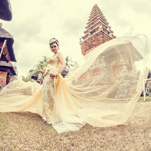 Manusa Peragan Dewa by Dek Ulik