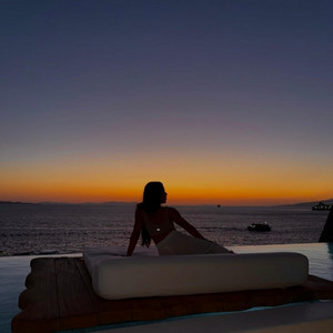 NPV — 5 A.M. EN MYKONOS (2026)