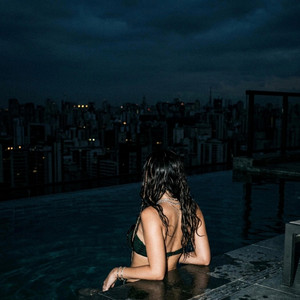 Distinta de Noche by C Mark