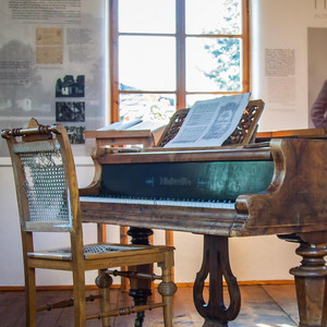 Amir Benjamin - Indian Heart Broken Music