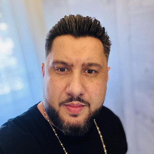 HOLLOW BASTION - Ne màs kertjében