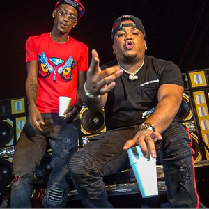 Tivi Gunz & Chocoleyrol - Me Saco Un Gillette