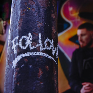 Portada de Follow