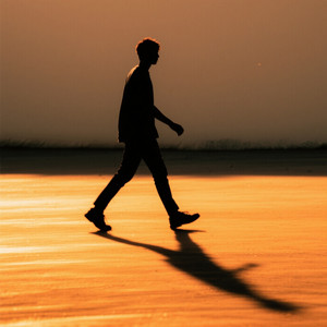Mientras Caminamos by BAILEY HOOD