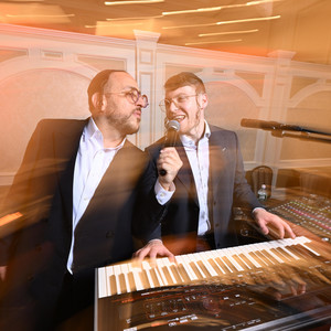 Dance 1 (feat. Lipa Schmeltzer)