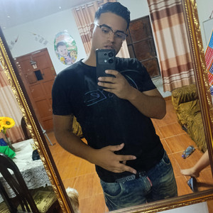 Bebiendo y fumando by Sebastian CR