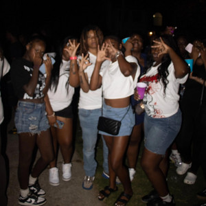 4FN kk - Eat eat ho (feat. Lana)