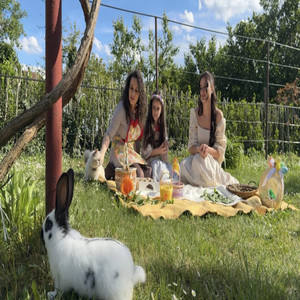 Dunja Davidović - Uskršnja pesma (Hrstos Vaskrs) (feat. Porodica)