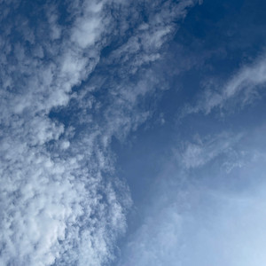Stadt in den Wolken