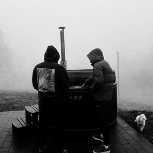 Західний — За межі