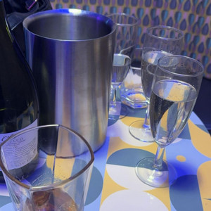 Pretty Girls Love Me And Prosecco