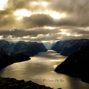 El Canto del Río by Julian Mari
