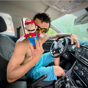 LEyne - Extra Extra, Extraño