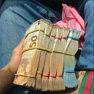 2017 hoodtrap by Gucci19, Akh