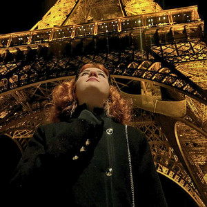 ElenLumière — L’Âme dans la lumière de la scène de Paris