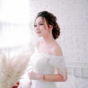 Yessy Diana - Rahajeng Galungan lan Kuningan
