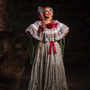 Adriana Valdés ''La Penonomeña'' - QUE BONITA LA POLLERA