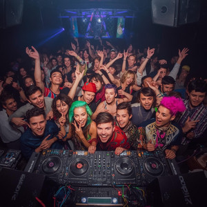 House Music Vibes by RaveGirls