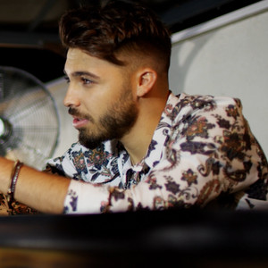 Luis Gabriel - Ma Simt Ca Un Copil