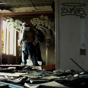 Portada de SURVIE
