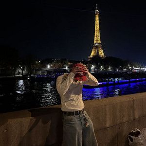 Biały in Paris by Ksawiz, Nikośfan
