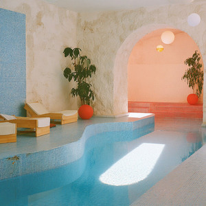Lounge Air Circulation by Poolside Forms