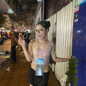 ឆ្នាំថ្មីអូនស្រីក៏រាំឡូយ - ឆ្នាំថ្មីអូនស្រីក៏រាំឡូយ-Remix (Khmer New Year)