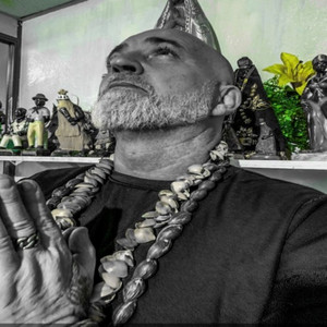 Cae lopes - Um Preto Exu Que Rezava na Encruzilhada