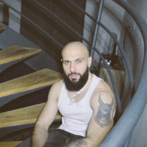 Minimum versace by Damilo, Nada