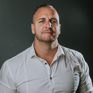 Kiss Tomi - Nem akarlak látni