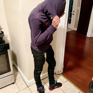 Talking Shìt by Young Ant