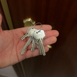 Mi casa no es mi casa by Sebastián Cortés