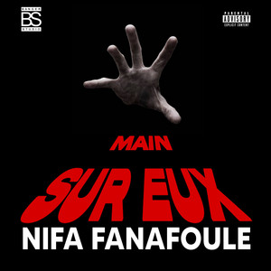 Main sur eux