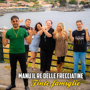 Manu il Re delle frecciatine - Finte famiglie